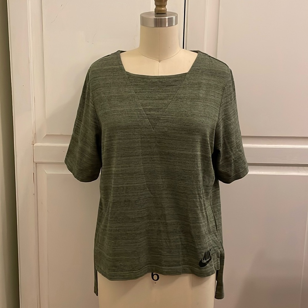 Nike Women's Sportswear NSW Advance 15 Short Sleeve Top Olive Green Heather XS